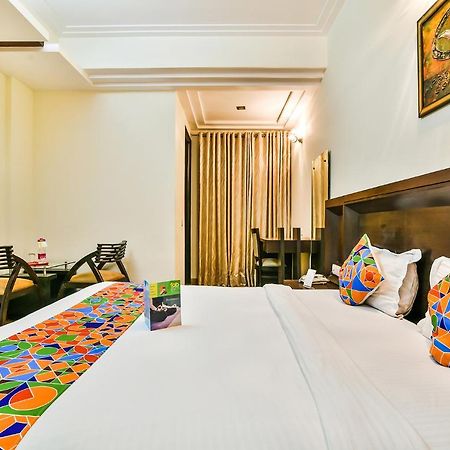 Fabhotel Oasis Dlf Phase 3 Gurgaon Exterior photo