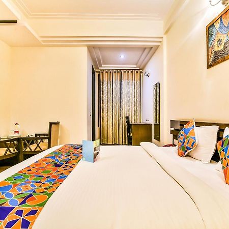 Fabhotel Oasis Dlf Phase 3 Gurgaon Exterior photo
