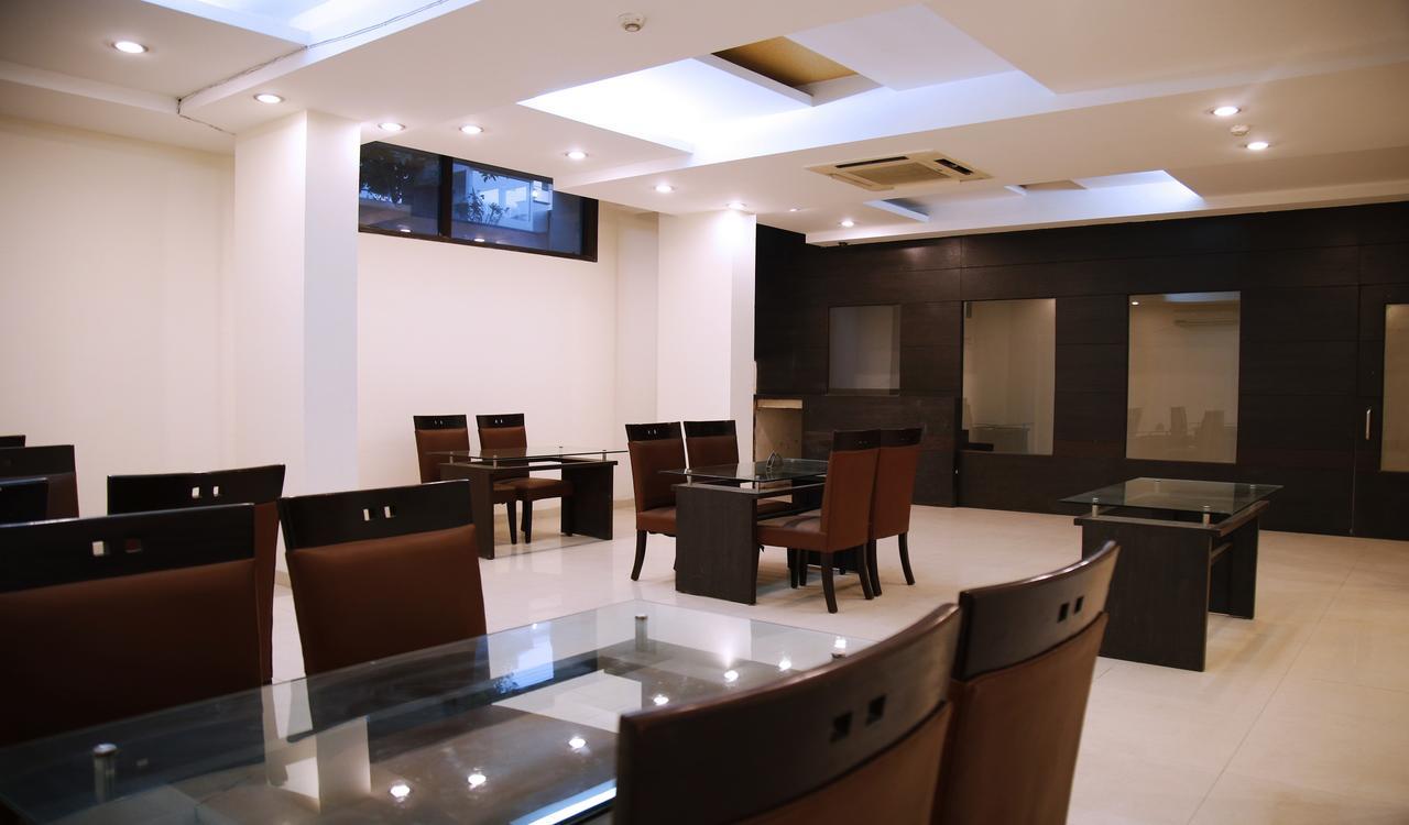 Fabhotel Oasis Dlf Phase 3 Gurgaon Exterior photo