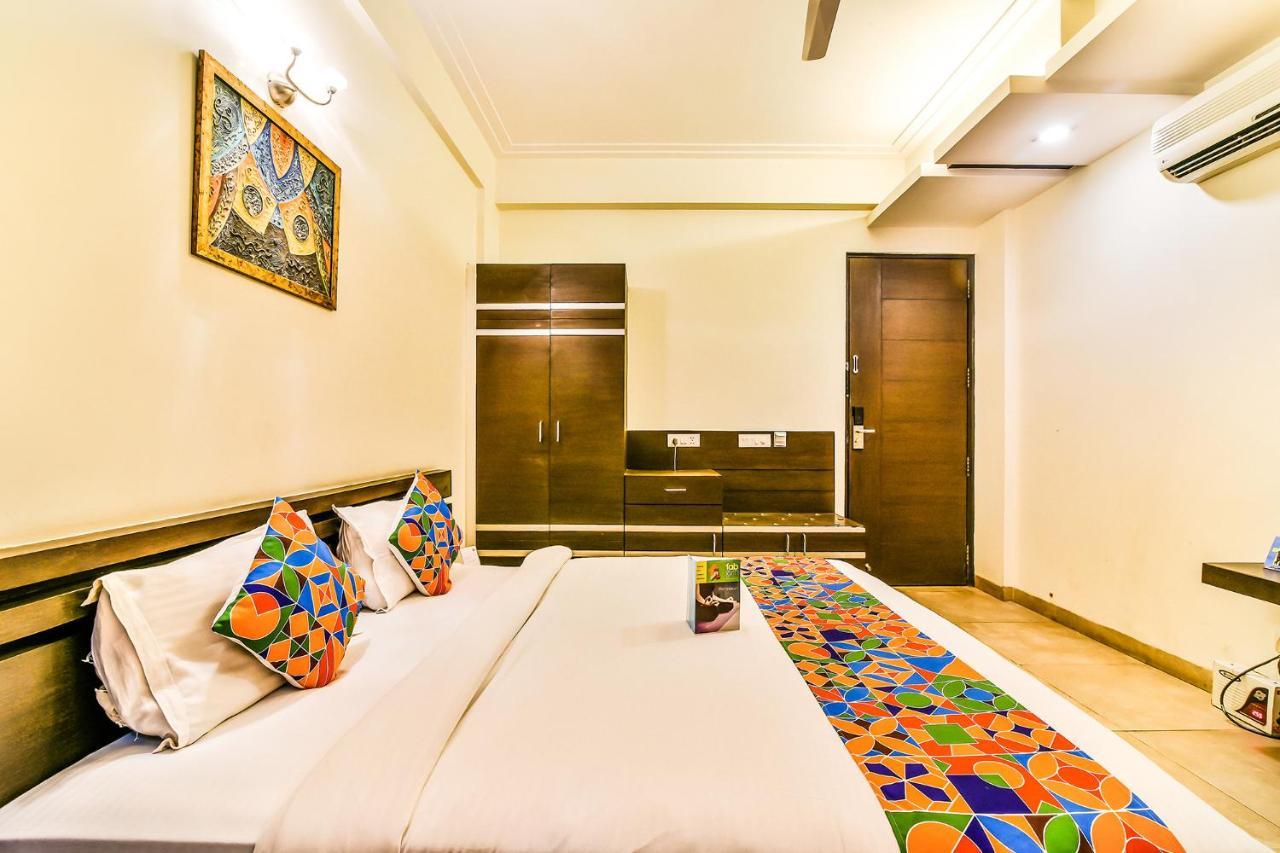Fabhotel Oasis Dlf Phase 3 Gurgaon Exterior photo