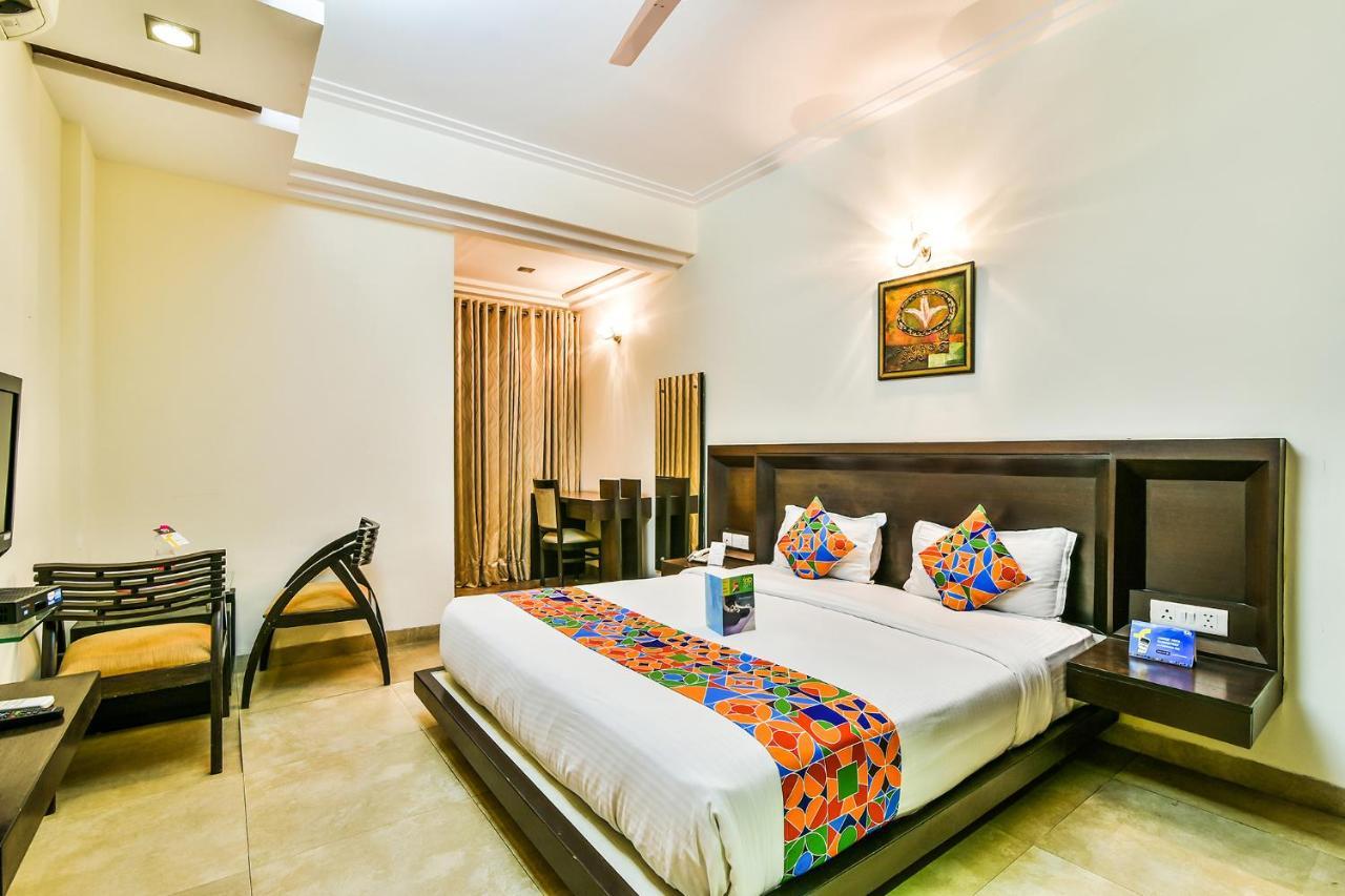 Fabhotel Oasis Dlf Phase 3 Gurgaon Exterior photo