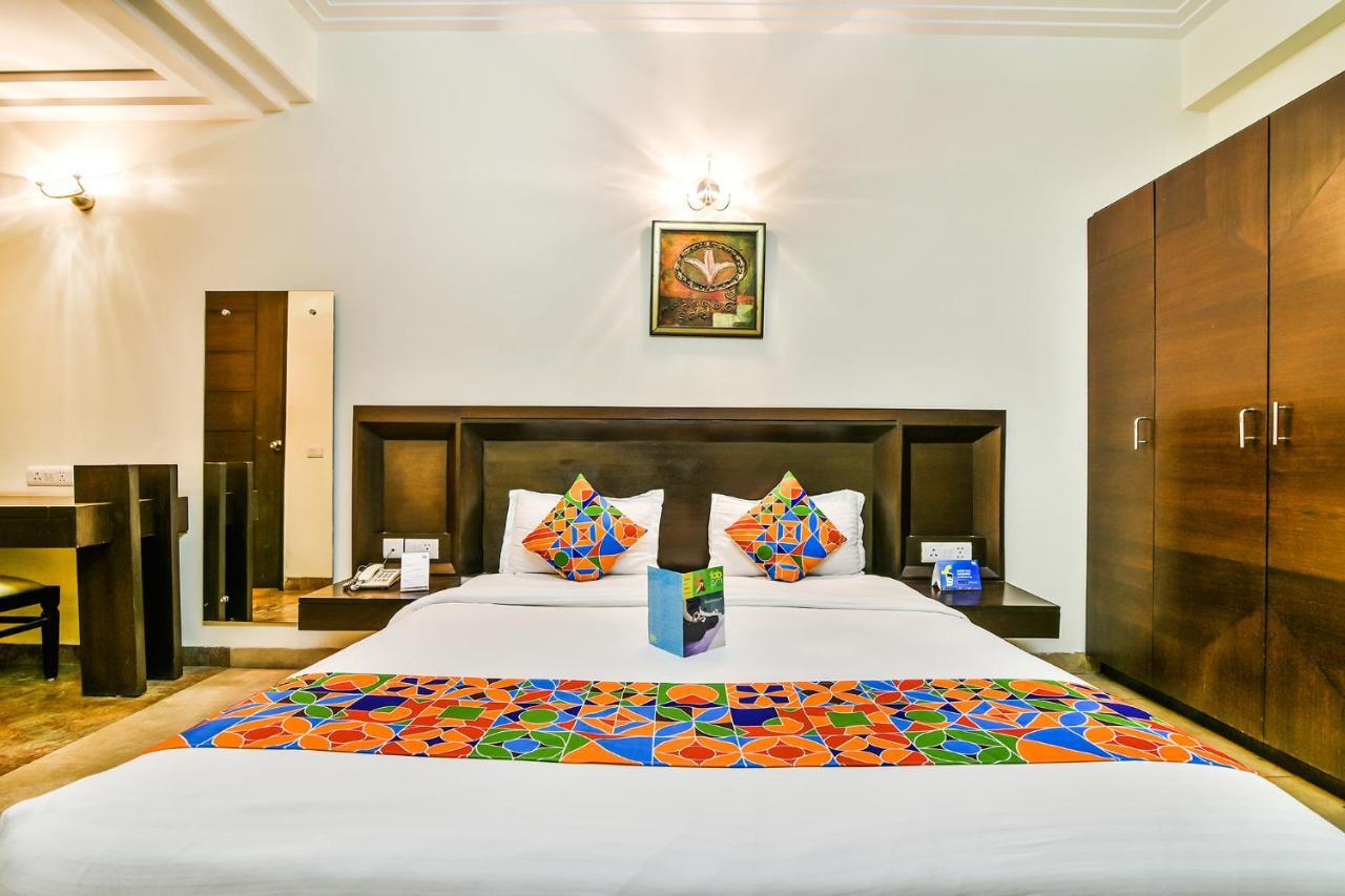 Fabhotel Oasis Dlf Phase 3 Gurgaon Exterior photo